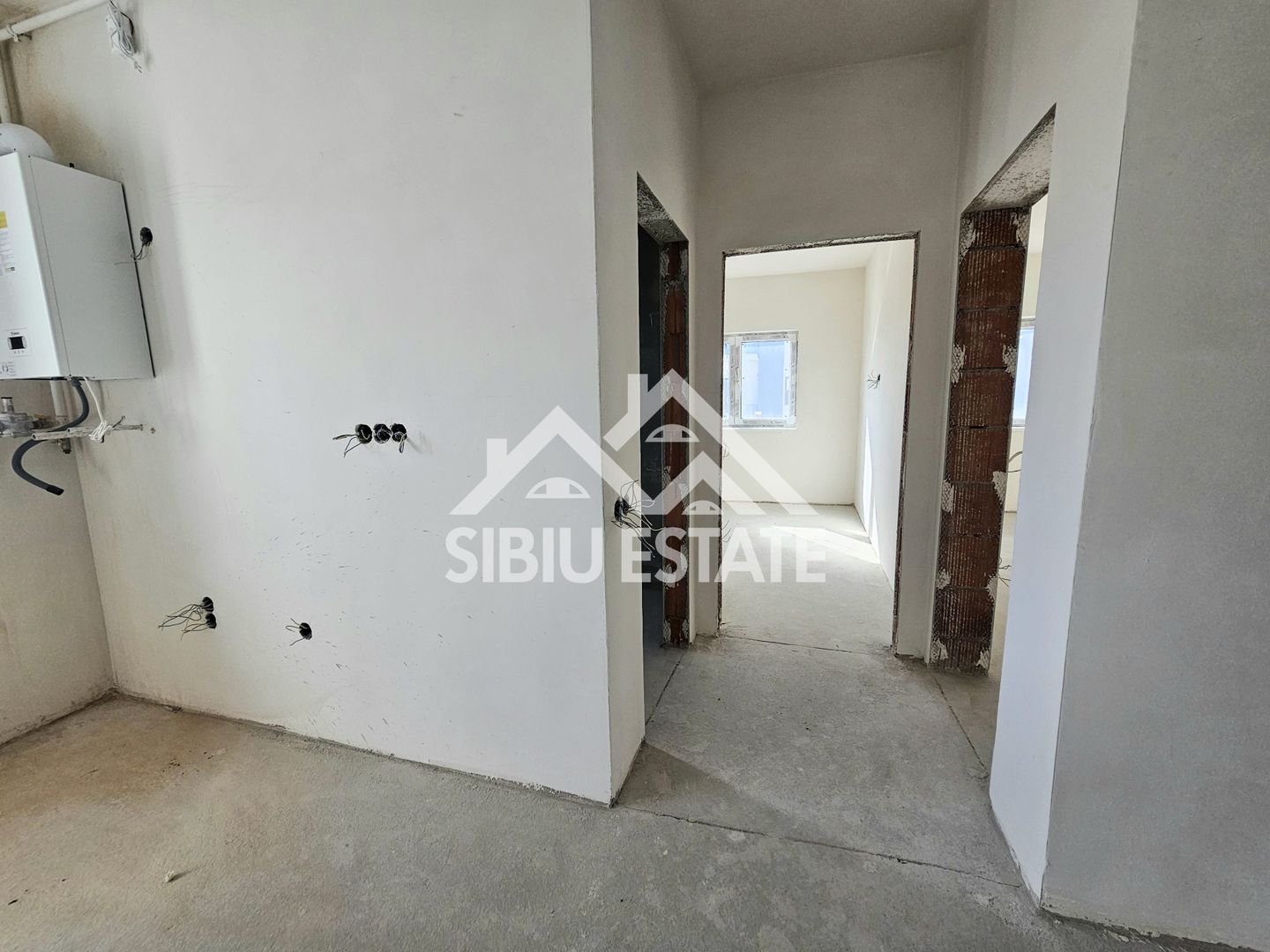 Apartament 3 camere, 2 bai, etaj 1 Selimbar - Poză 4