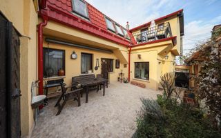 Casă deosebită de vânzare în centrul Brașovului - Poză 1