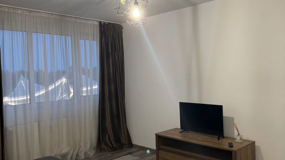 De Închiriat - Apartament 2 Camere Metrou Eroii Revoluției - Poză 1