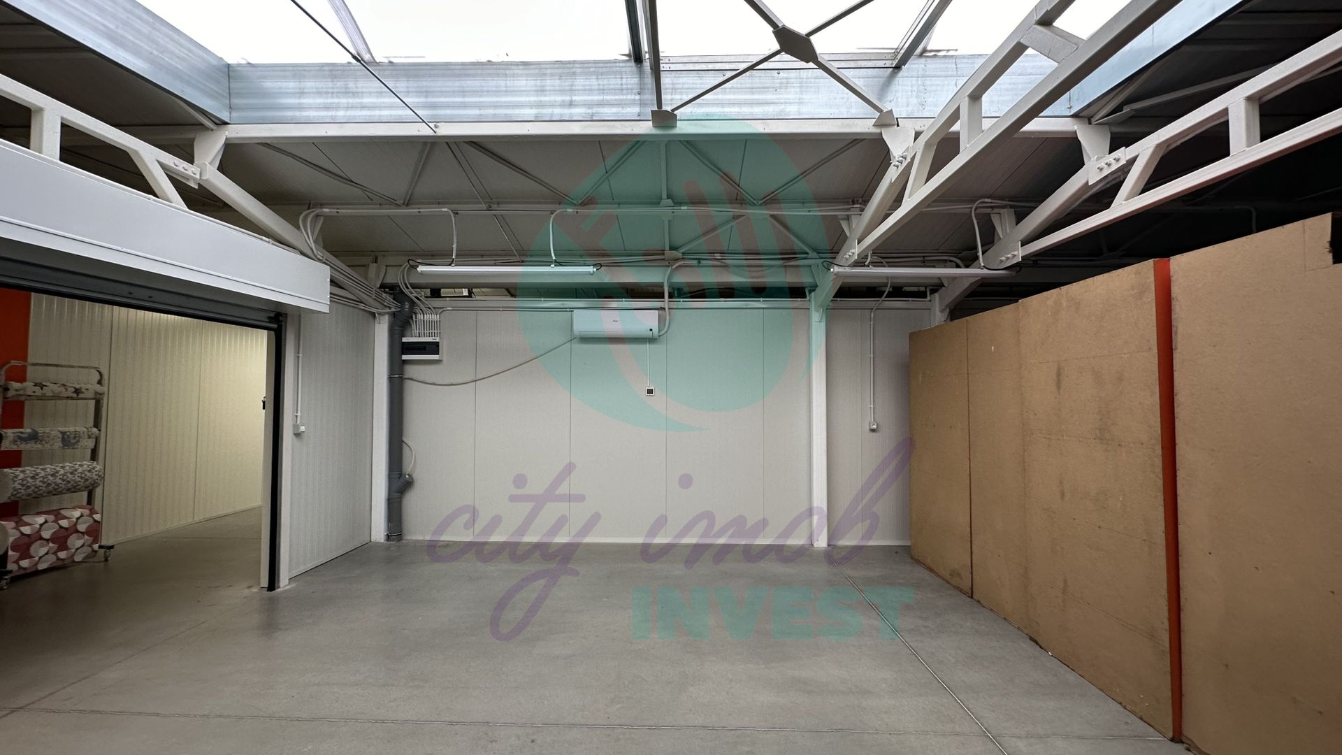 Spatii comerciale de inchiriat in PIATA DELFINULUI - Poză 2