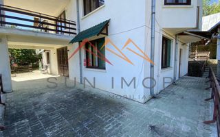 Vila de vanzare, teren 3100 mp, 7 camere, 6 grupuri sanitare, 3 CT, an 1997 - Poză 5