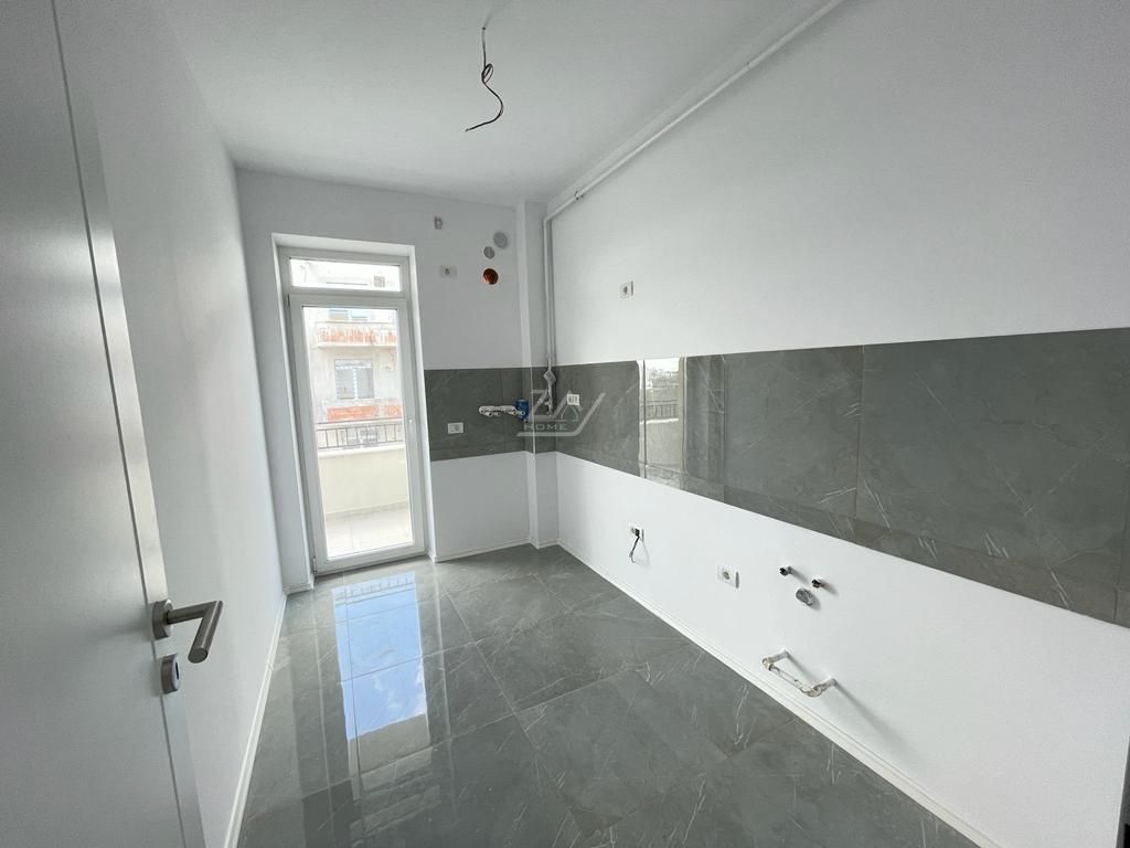 Bucatarie inchisa. Loc de parcare. - Poză 2