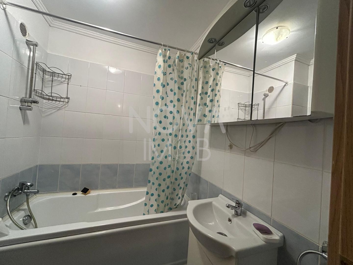 Garsoniera 45 mp cu balcon, mobilata, utilata - zona Lazaret - Poză 7