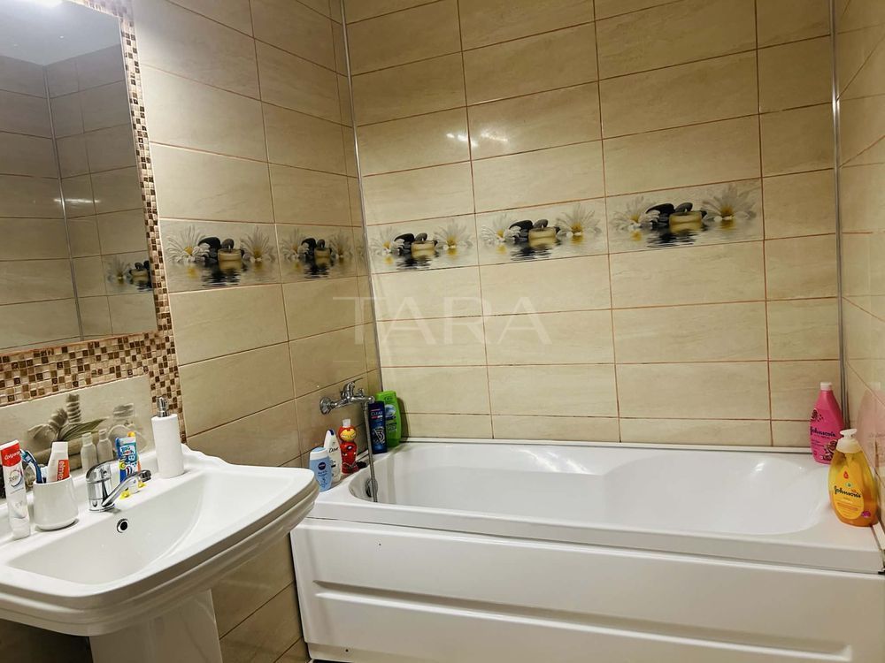 Apartament 3 camere, mobilat și utilat, doua balcoane, parcare. - Poză 8