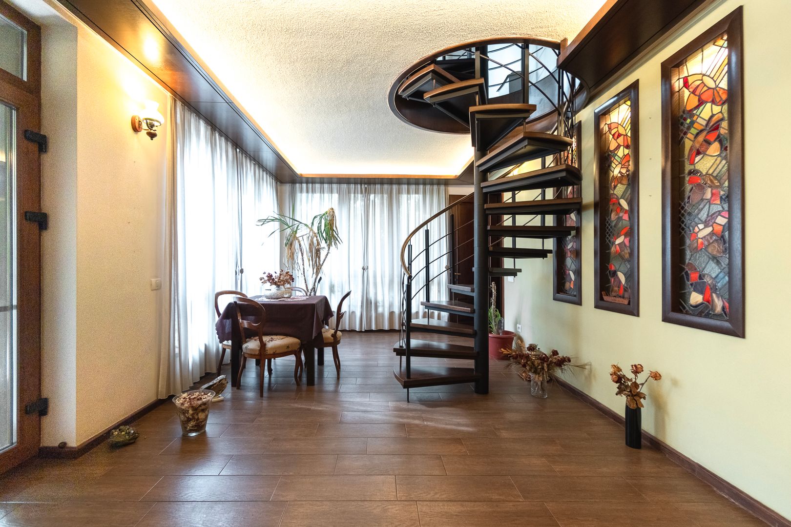 Arhitectura din Piatra si Lemn pe Malul Lacului Mogosoaia - Poză 5