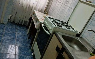 Apartament cu 3 camere de vanzare zona centrala - Poză 4