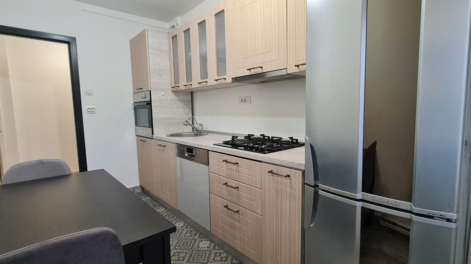 Apartament decomandat 2 camere cartier Tractorul mobilat utilat - Poză 7