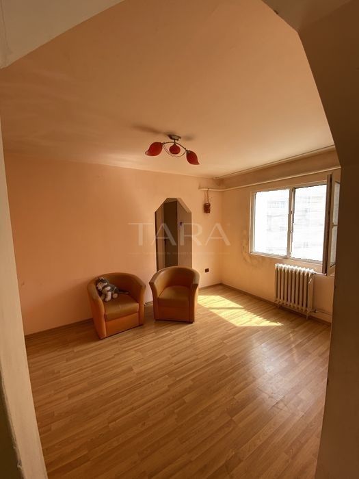 Apartament 3 camere de vanzare - Poză 1