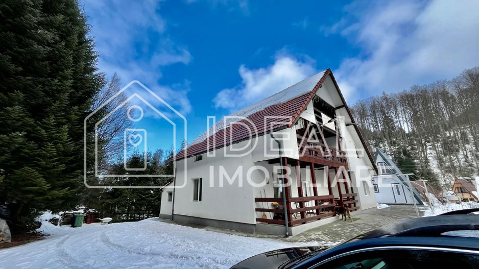 Pensiune de vânzare în Cârțișoara – investiție turistică la poalele munților - Poză 2