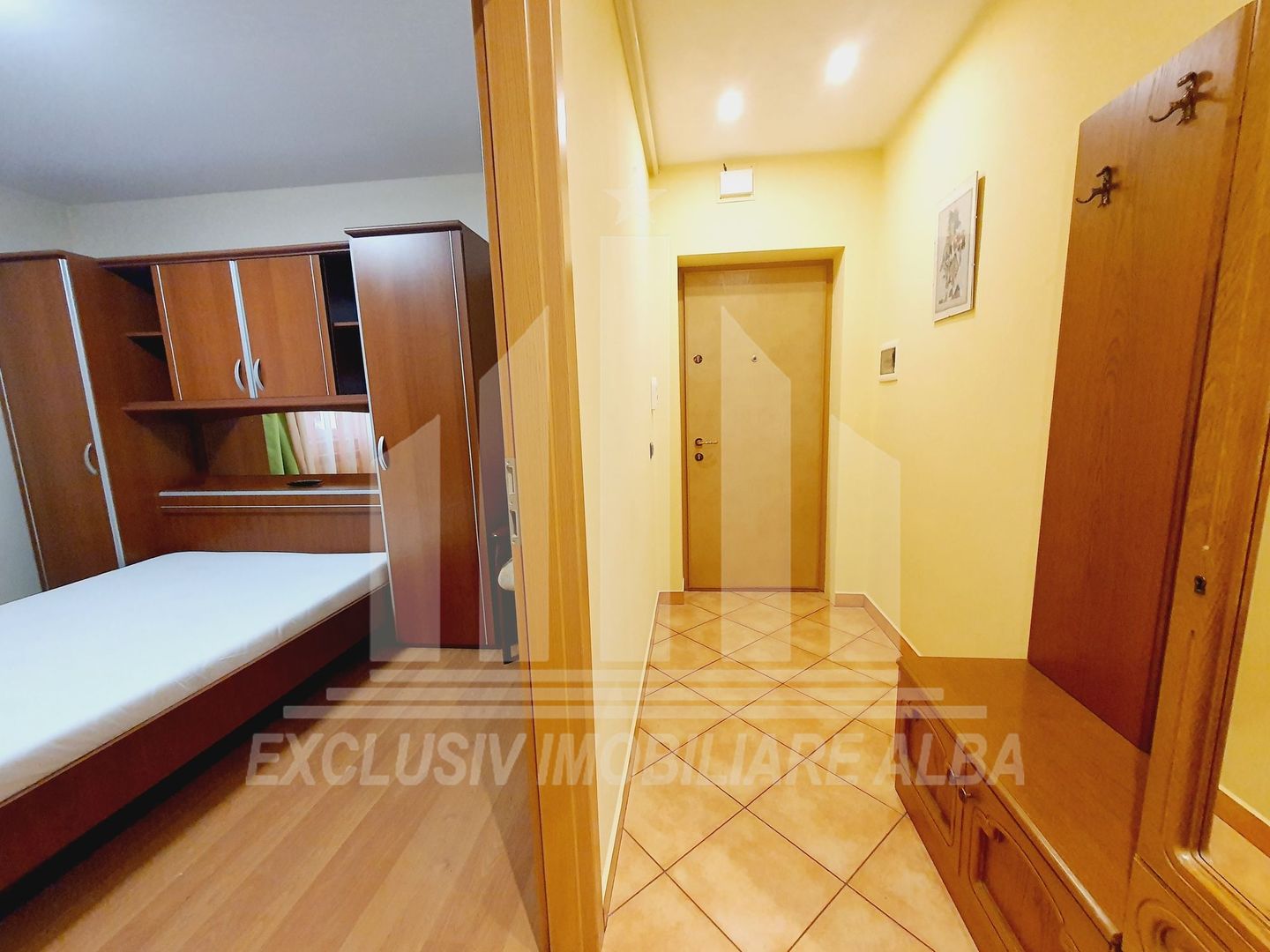 Apartament cu 3 camere de inchiriat, Cetate - Poză 3