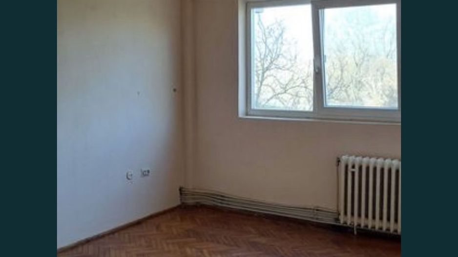 BRASADAS vinde ap 4 cam RENOVAT partial in Micro 16 etaj 3/8. - Poză 1