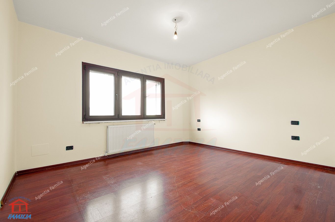 Apartament 3 camere dec in Galati Micro 21 vedere la Dunare langa turn - Poză 4