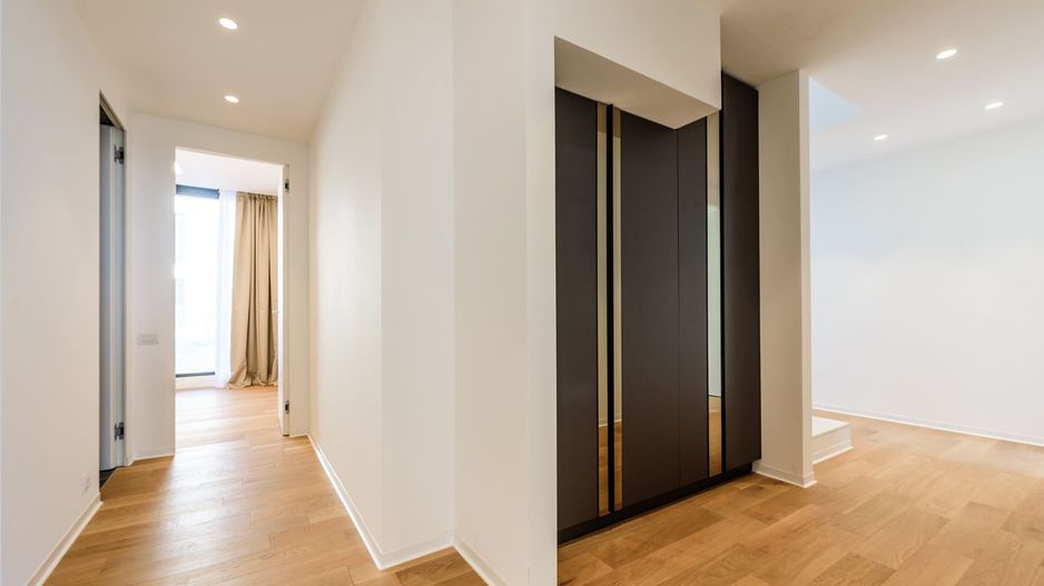 Apartament de 5 camere spațios, situat în zona Nord din Constanța - Poză 11