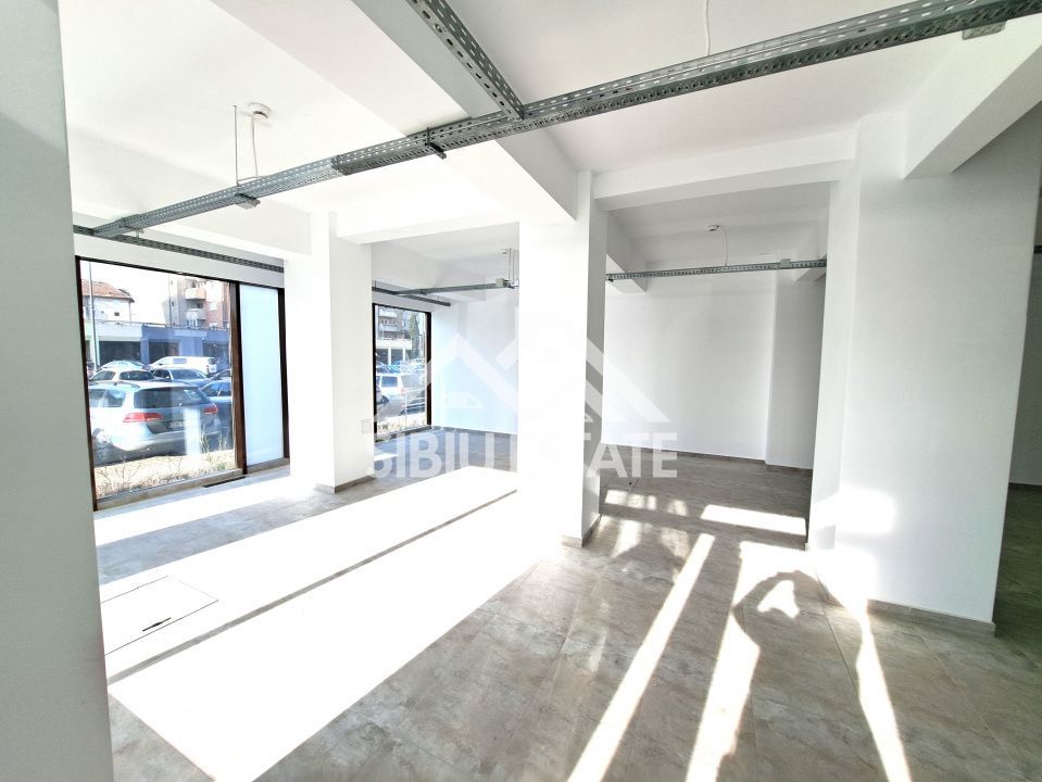 Spatiu comercial vad stradal, vitrine - Poză 1