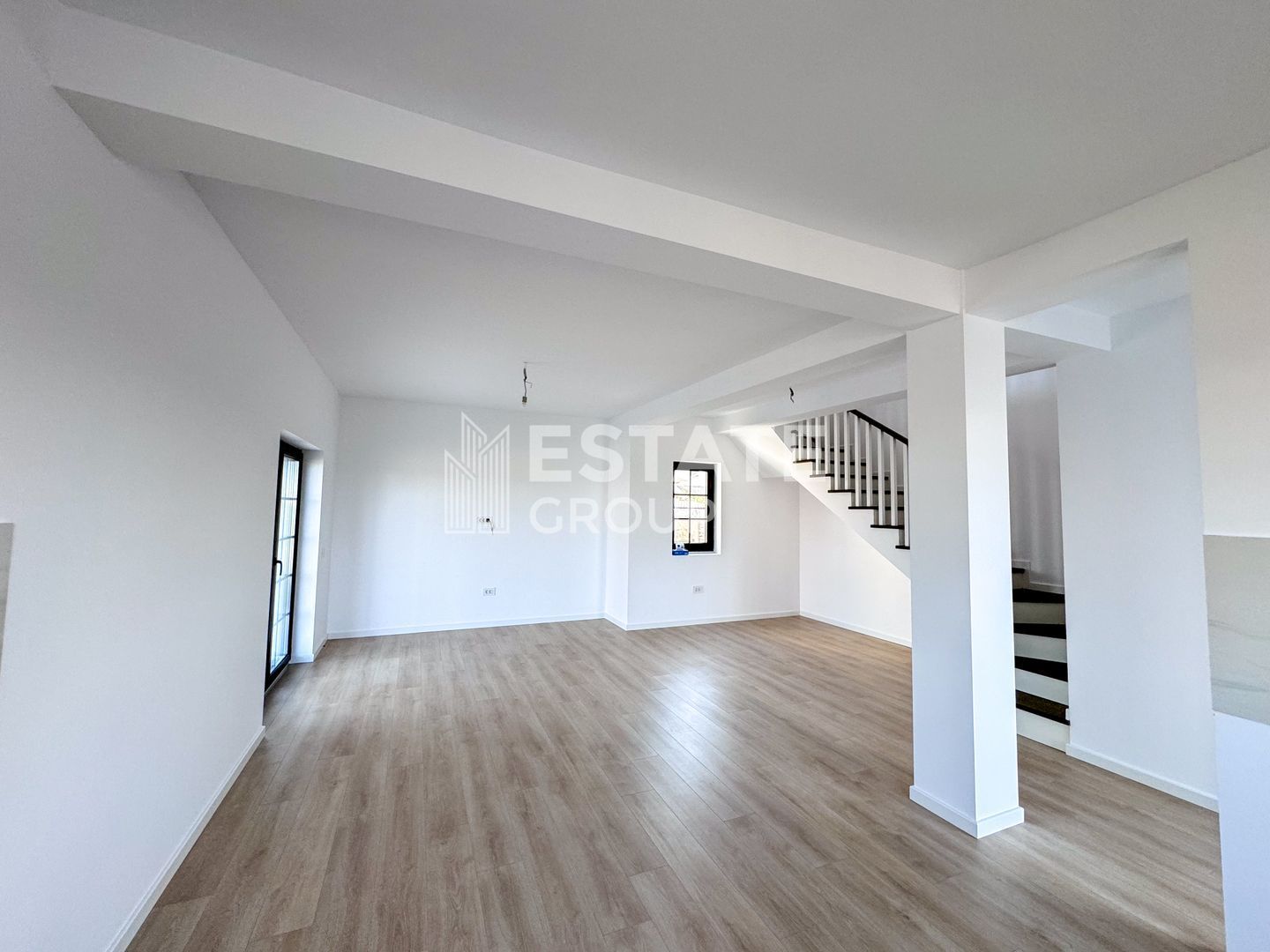 Duplex unit prin camera tehnica Mosnita Noua, pozitie excelenta - Poză 1