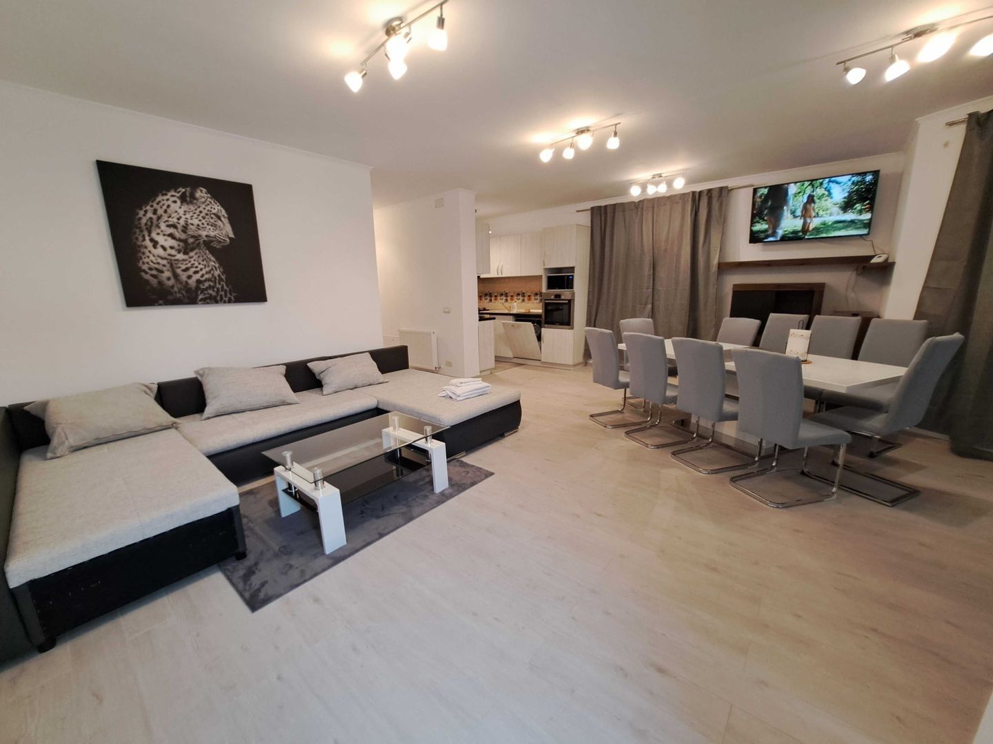 Duplex cu 5 camere - zona  centrala  - Dumbravita - Poză 1