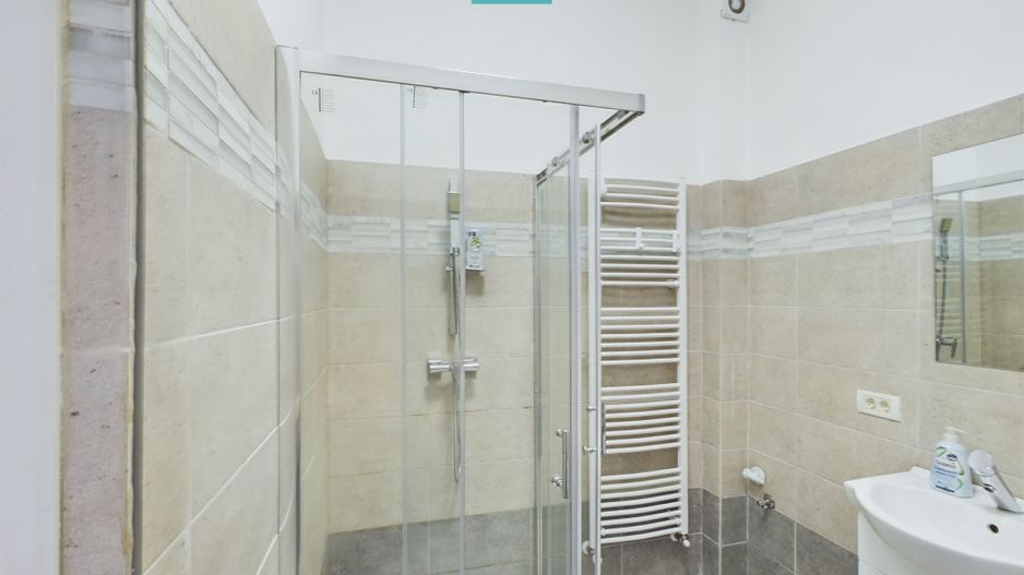 Apartament cu 3 camere situat ultracentral - Poză 8