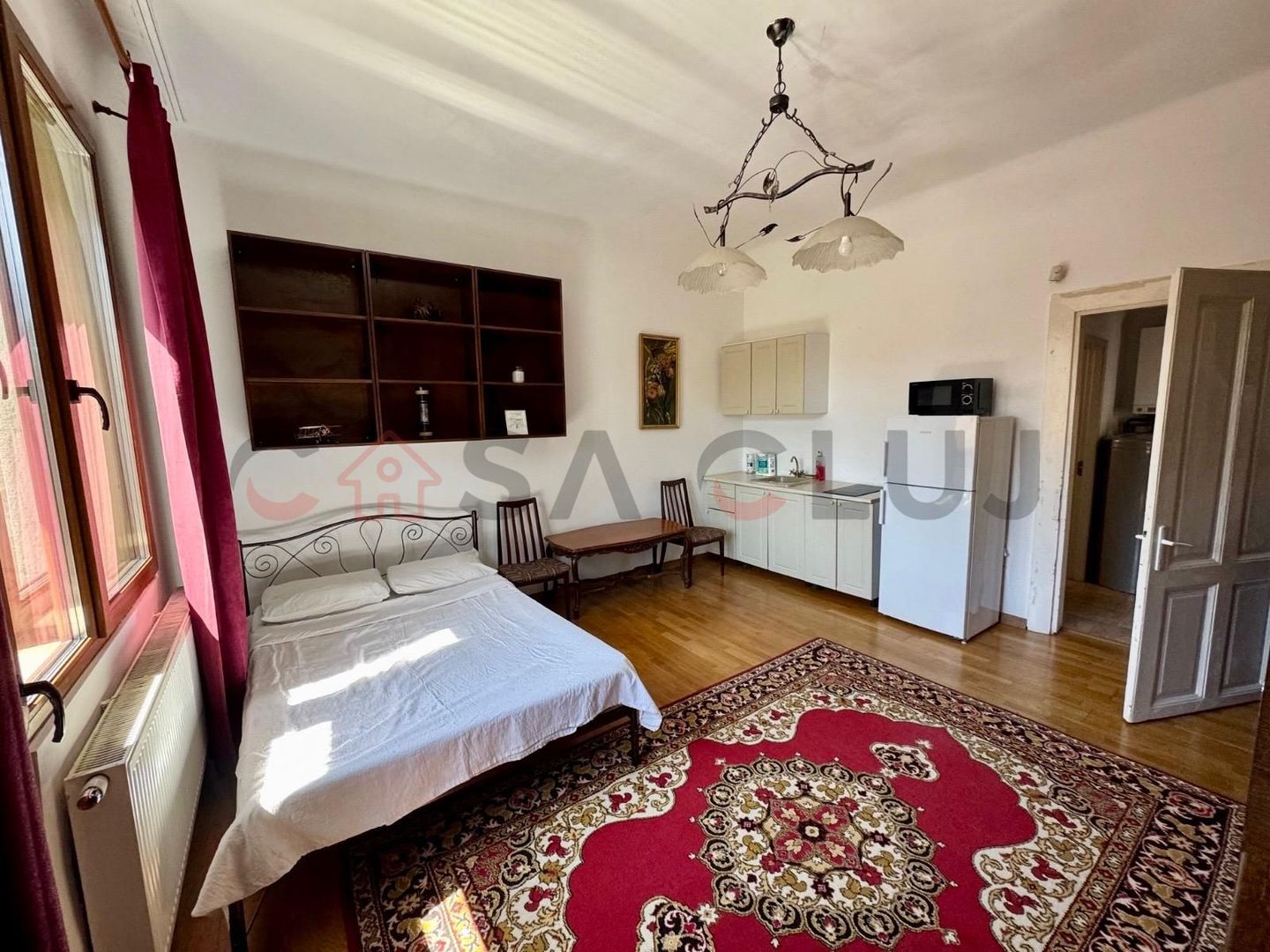 Apartament în vilă, zonă centrală, parcare - Poză 1