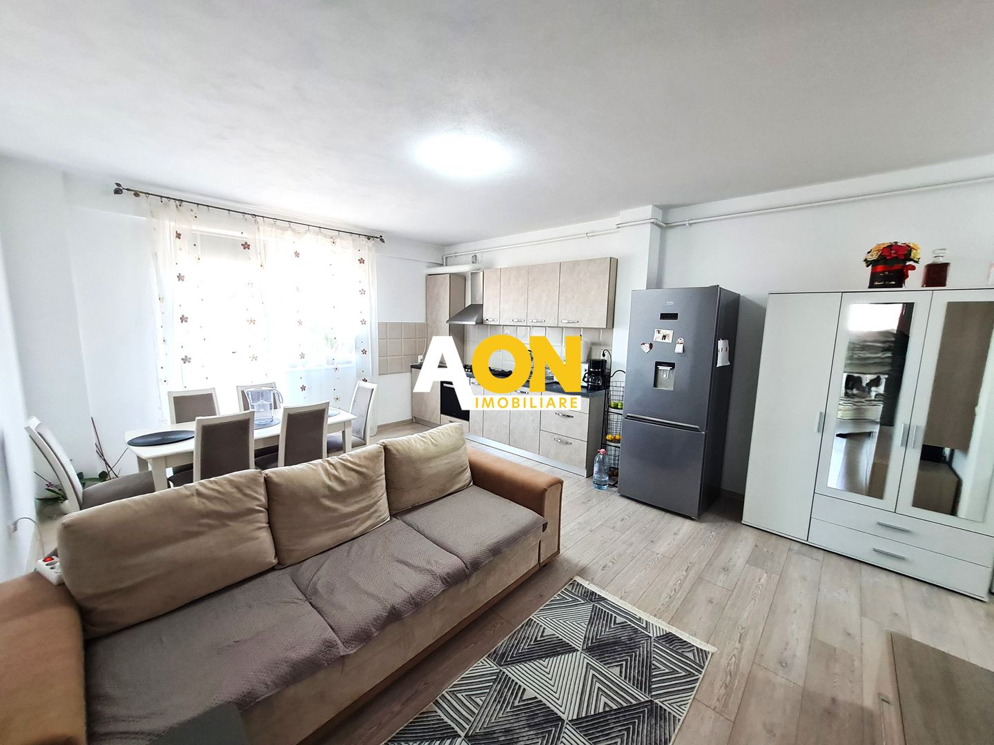 Apartament 3 Camere, 72 mp, Decomandat, Etaj 3, Zona Ampoi 3 - Poză 1