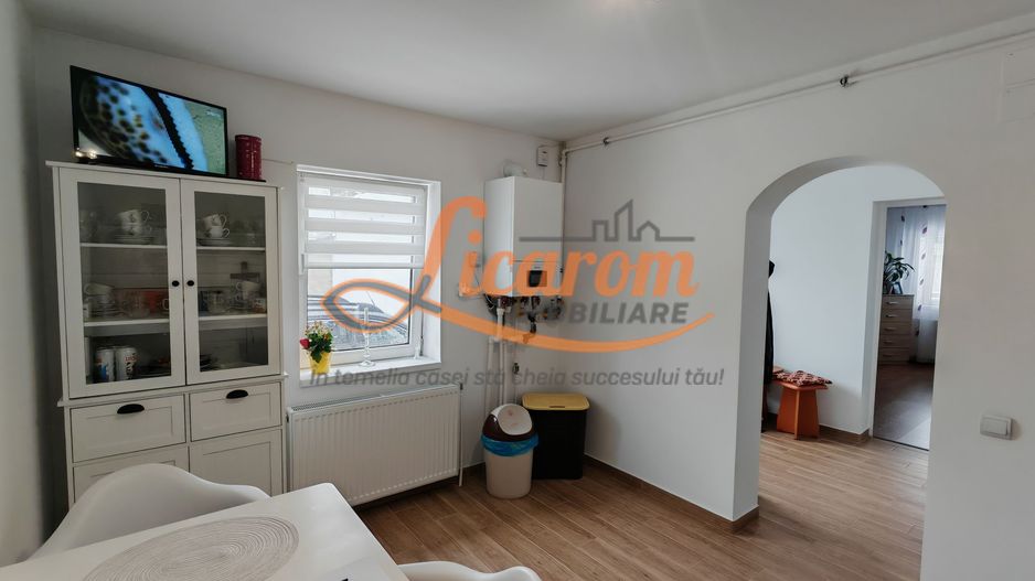 SANPETRU .Casa pretabila 2 familii ( Parinti + copil),singur in curte. - Poză 1