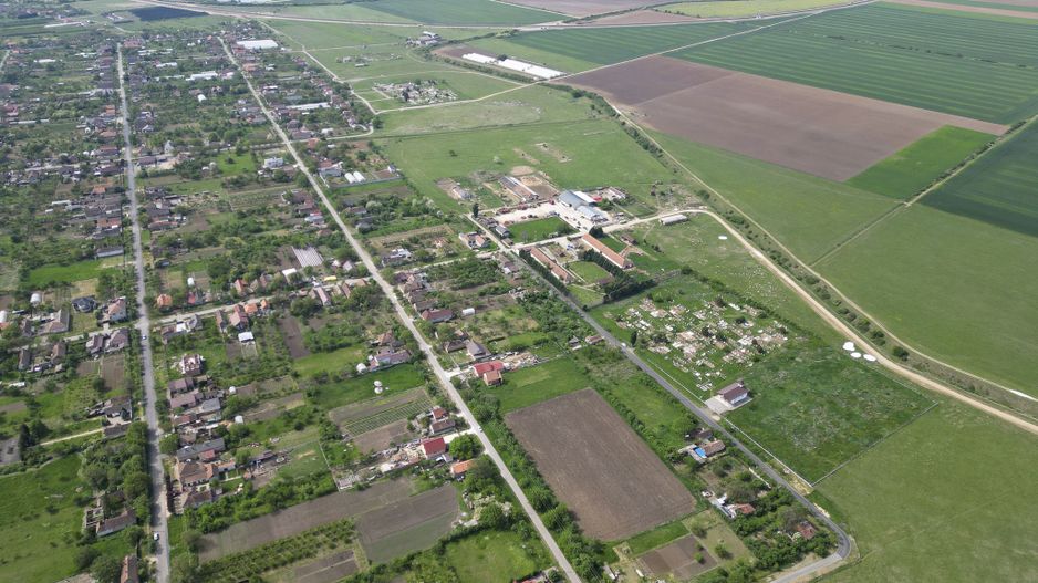 Teren Intravilan de 3,090 mp în Cuvin - Poză 10