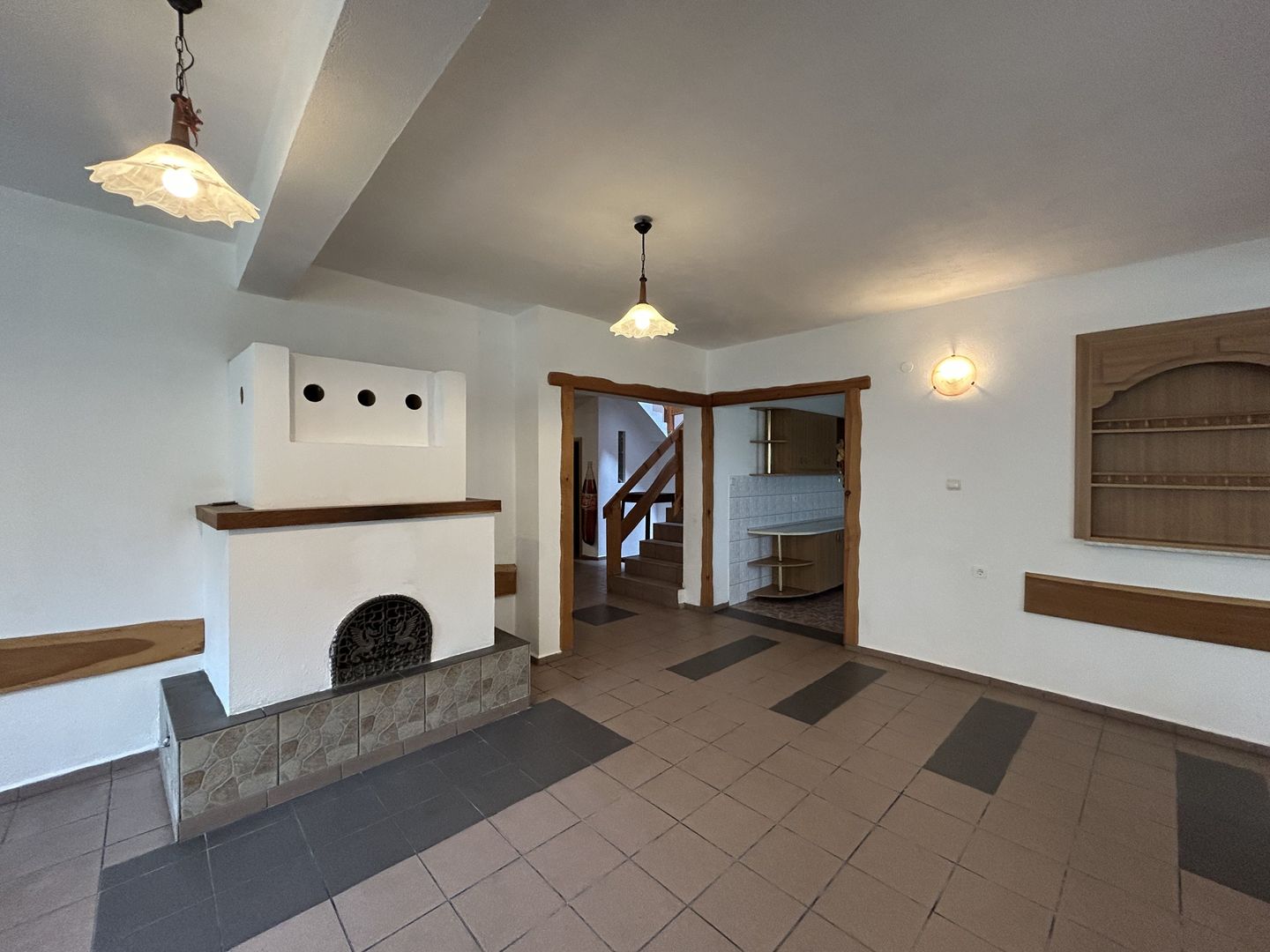 Pensiune cu potențial deosebit, vedere spectaculoasă spre Piatra Craiului - Poză 9