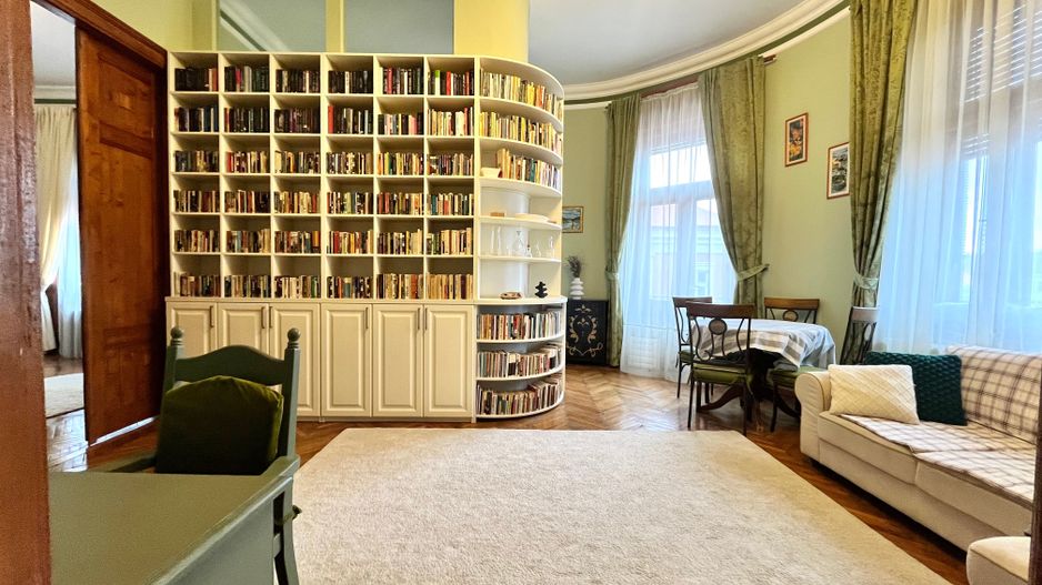 Apartament grandios cu vedere spectaculoasă spre Piața Libertății - Poză 2
