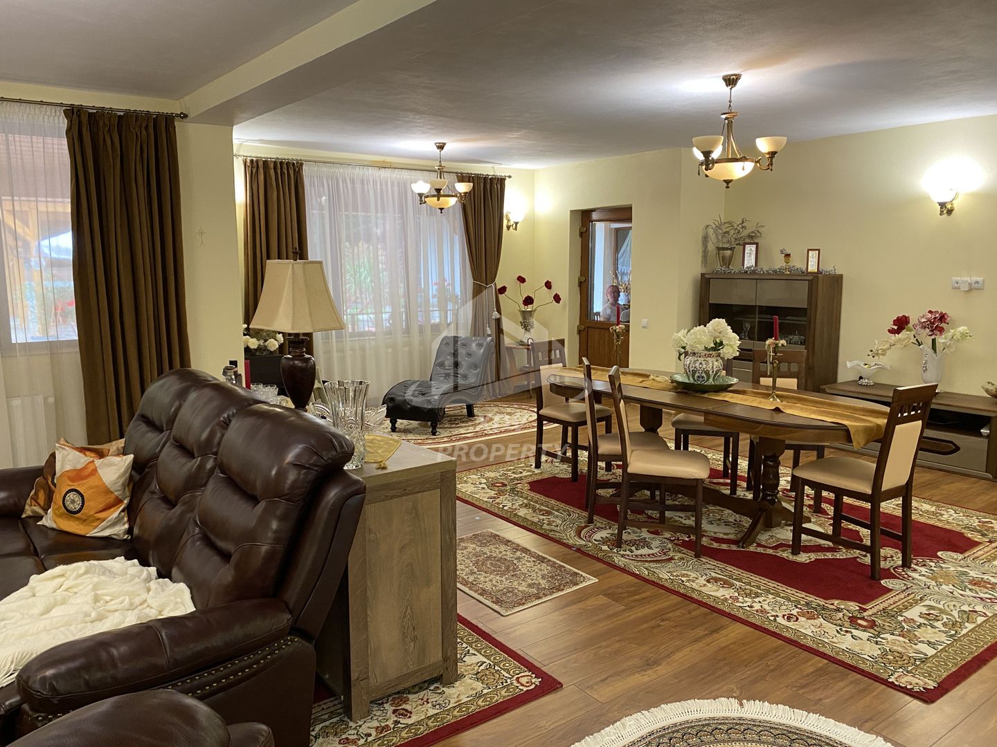 Vila  Frumoasa , Sibiu ,6 camere , 5 Bai , mobilata ,utilata - Poză 2