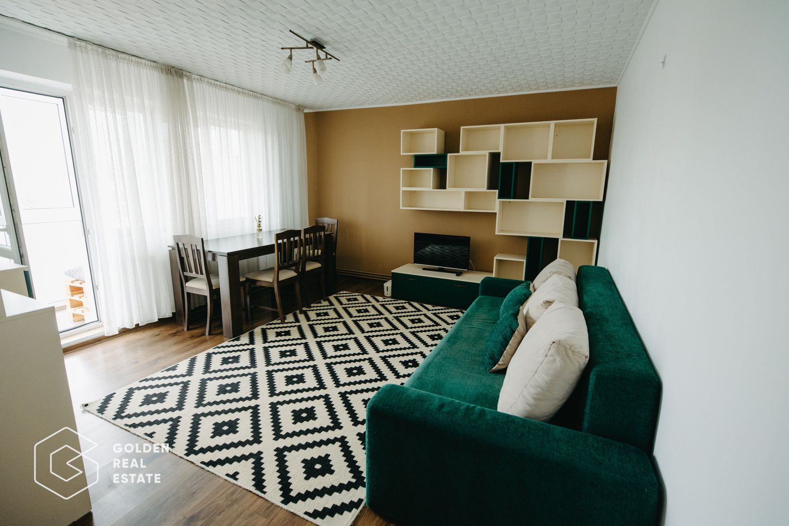 Apartament cu 4 camere, complet utilat și mobilat, zona Vlaicu - Poză 1