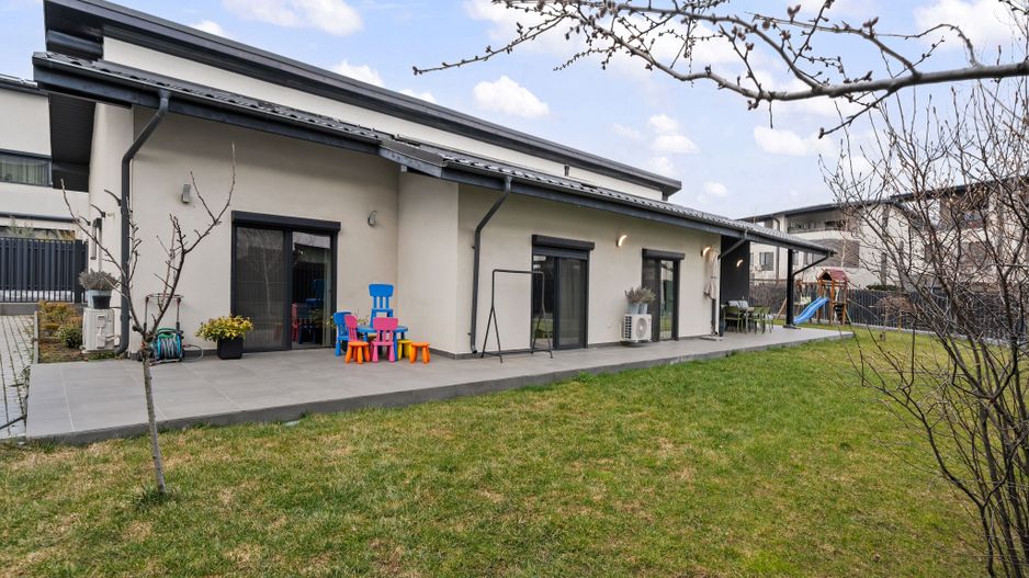 Vila pe parter cu 5 camere  | 655 mp teren | dotata cu panouri solare - Poză 2