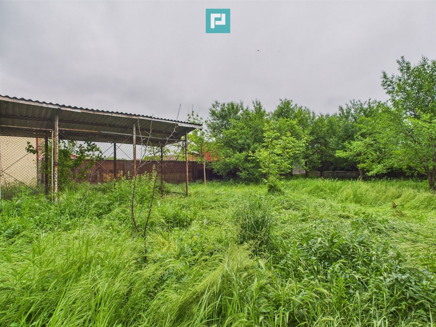 Casă de reabilitat pe teren generos- Comuna Variaș - Poză 24