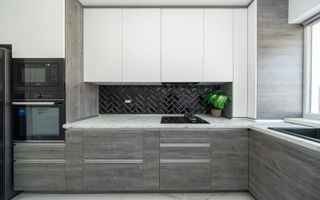 Subcetate|Coresi-Apartament 2 camere 60 mp+loc de parcare - Poză 1