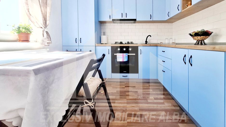 Apartament cu 3 camere de vanzare, Cetate - Poză 2