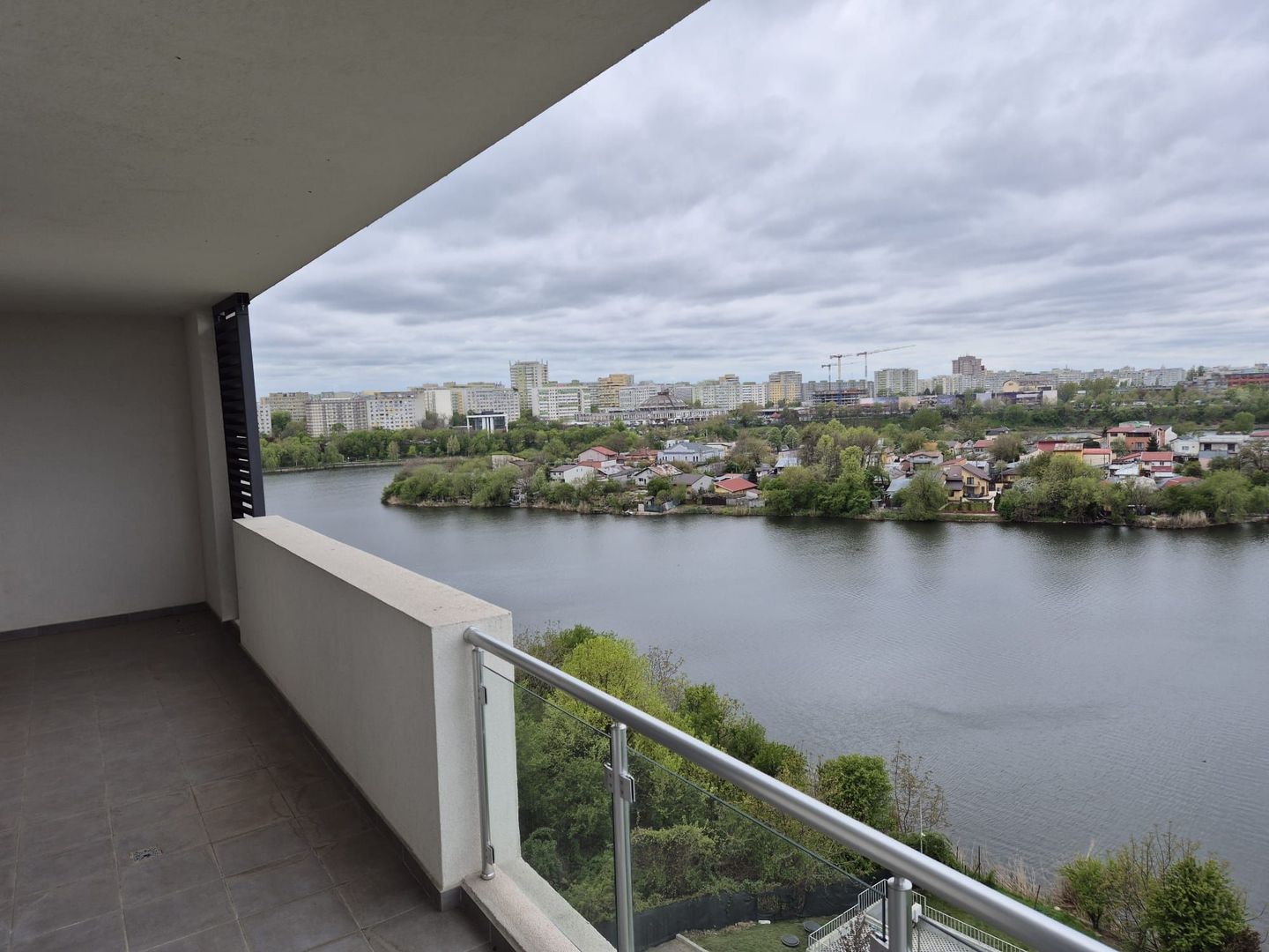 3 CAMERE VEDERE SUPERBA SPRE LAC BLOC NOU FINALIZAT TERASA GENEROASA - Poză 1