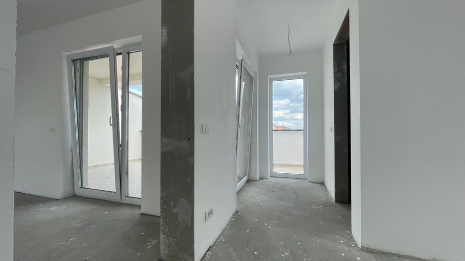 Duplex spațios cu teren generos-Moșnița Nouă - Poză 7