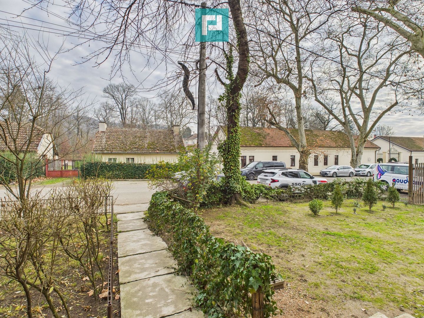 Apartament Săvârşin vizavi de intrarea la Castel - Poză 2