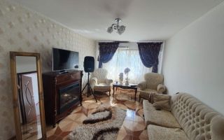 De vânzare apartament cu 4 camere decomandat, zona Piața Mare - Poză 1