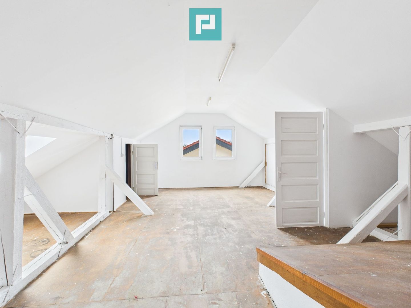 Vilă cu 5 camere pentru investiții în Dumbrăvița - Poză 19