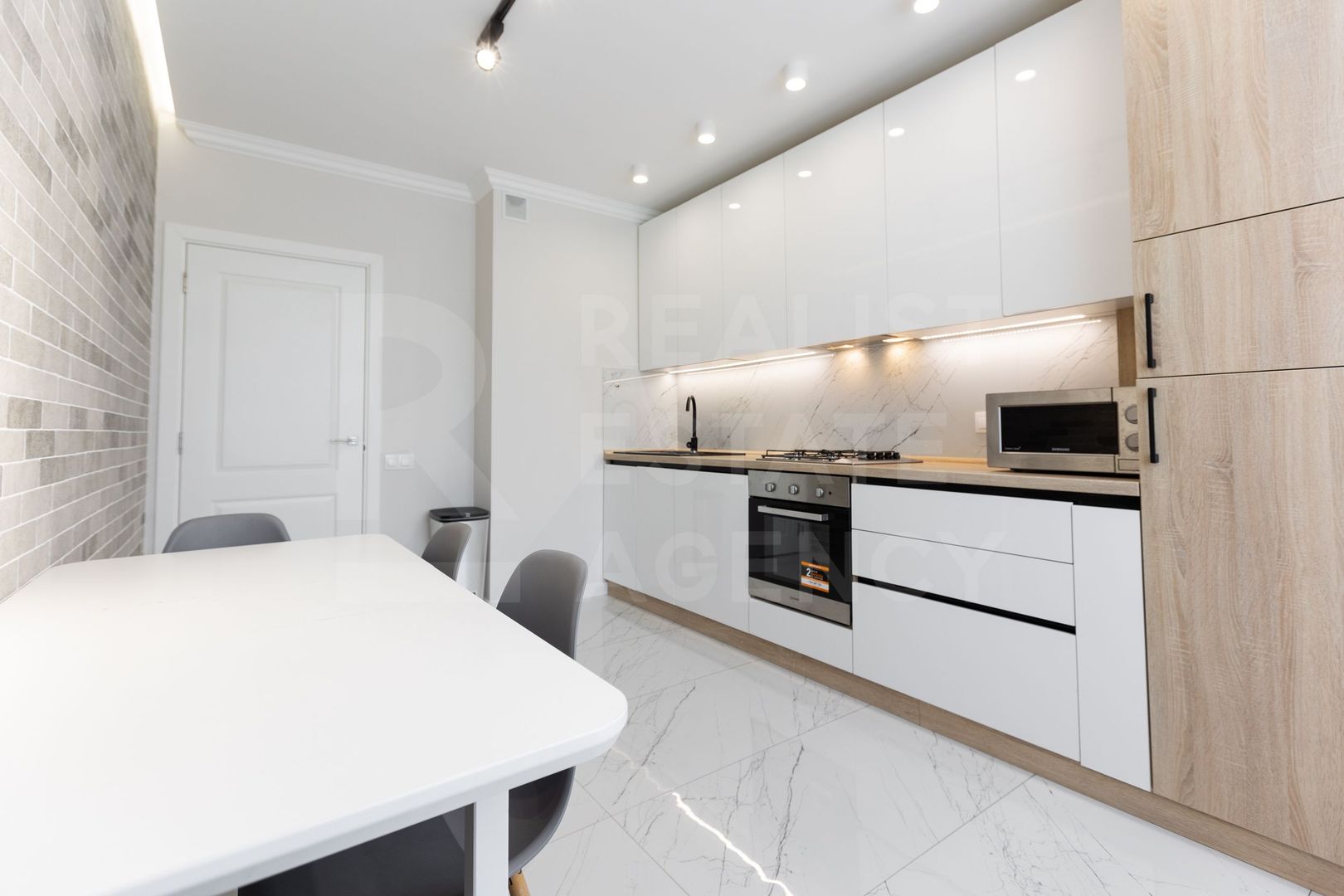 Chirie, apartament, 2 camere, str. Caşu Gheorghe, Centru - Poză 1