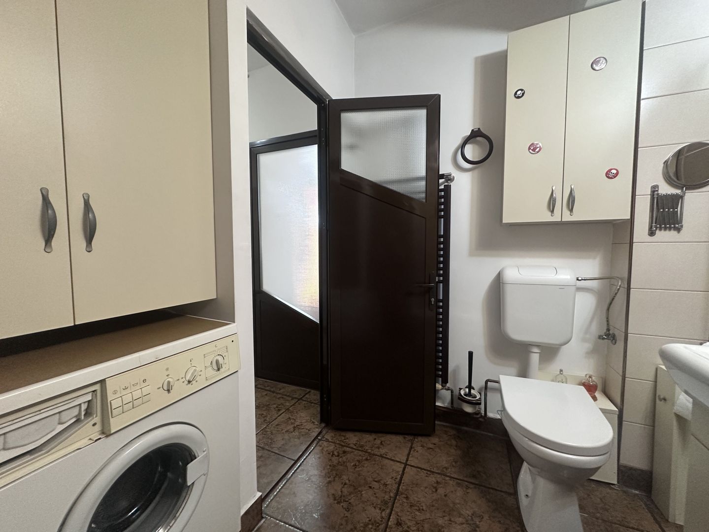 DE ÎNCHIRIAT! Apartament în inima Municipiului Târgoviște! - Poză 13