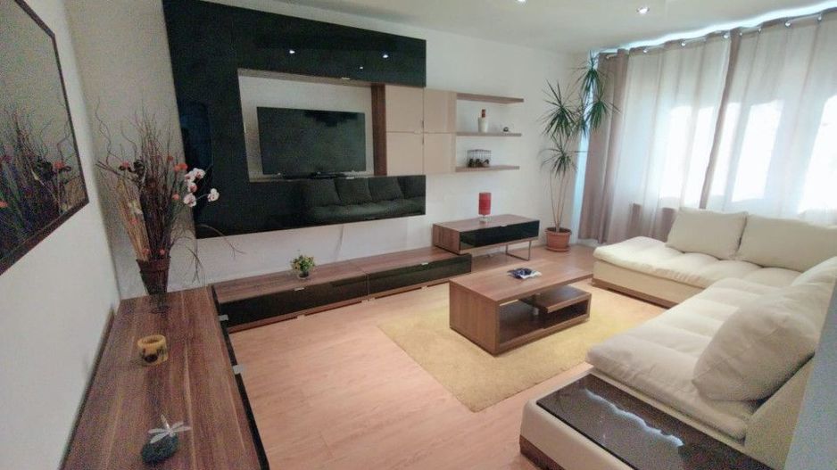 Apartament 3 camere, etaj 1, aproape de Facultate, zona Micalaca - Poză 1