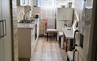 Apartament luminos cu 2 camere și vedere spre oraș. - Poză 1