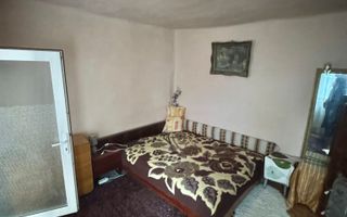De vânzare casă cu 4 camere, garaj - Poză 12