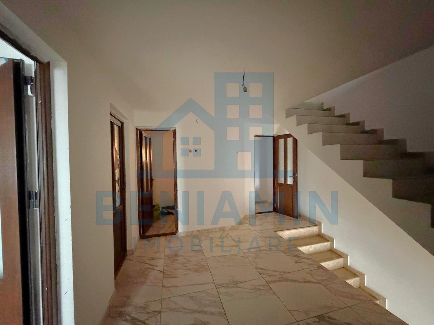 Casa situata in Catargiu Baraganului P+1+M suprafata 170mp-zona buna - Poză 8