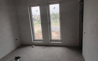 Casa 4 camere Crevedia - Poză 4