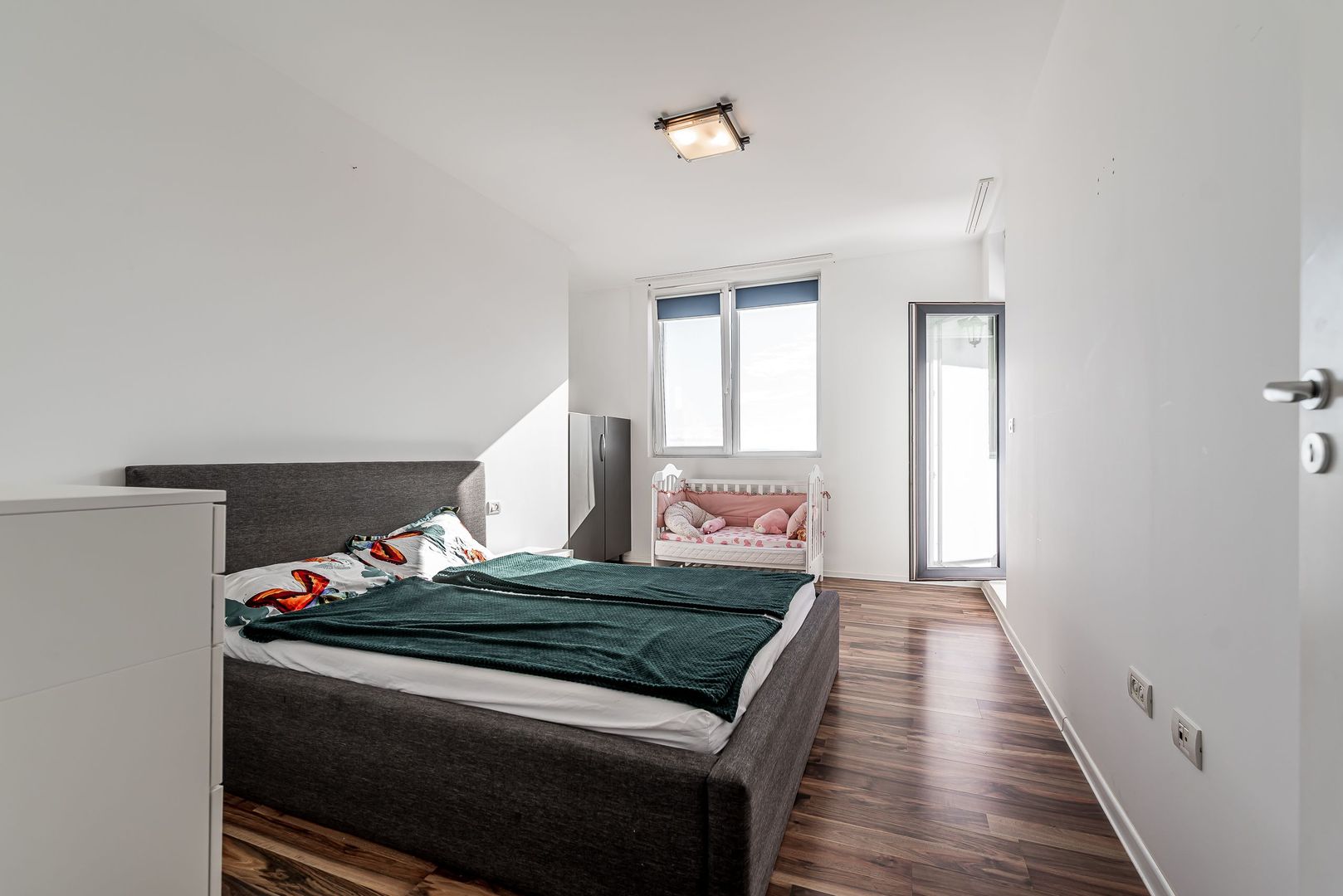 2 camere în blocul Urbanna: Orientare spre răsărit și confort complet - Poză 9