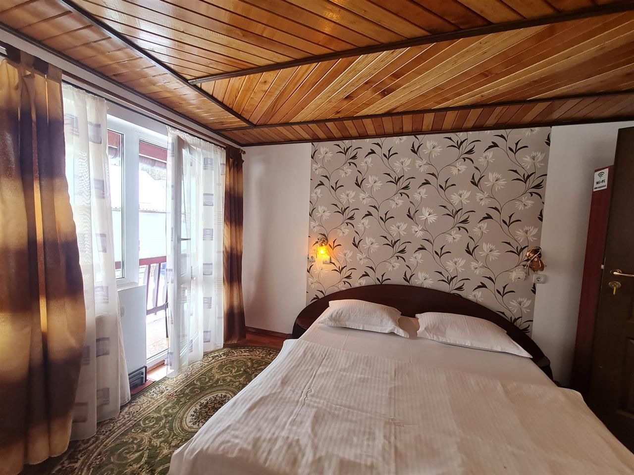 In regiune pitoreasca, cu view montan, Moeciu de Jos, Bran, Brasov - Poză 2