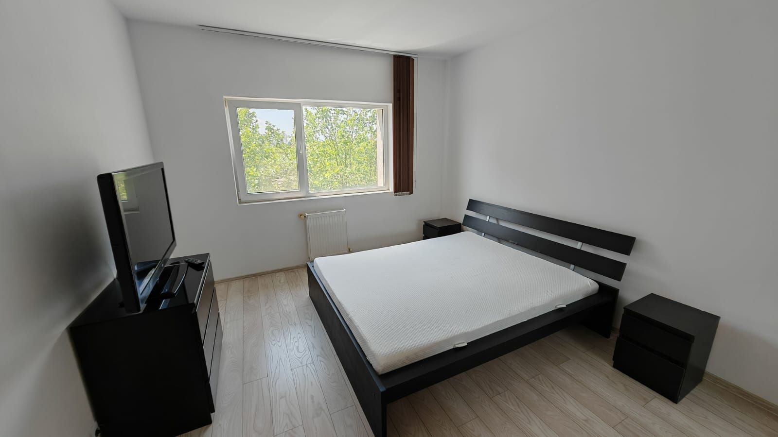 Metrou Pacii, Ten Blocks, 2 camere, 70mp, 4/10, decomandat, mobilat, loc parcare - Poză 3