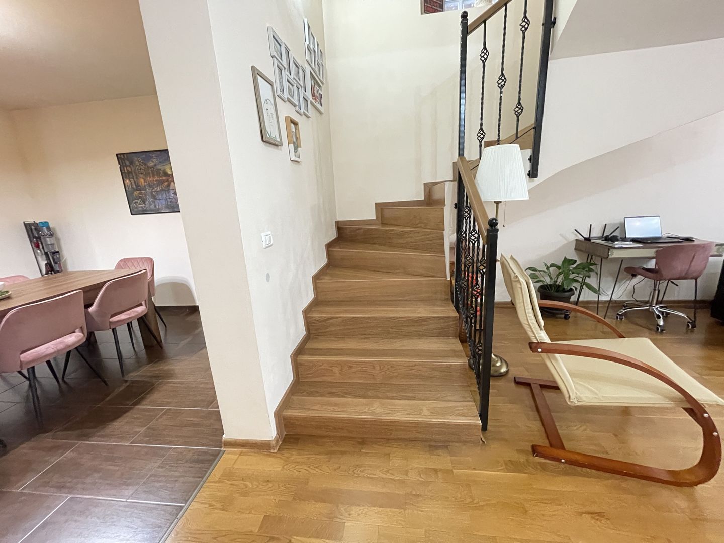 Casa moderna, frumos amenajata in zona Bogdanestilor - Poză 14