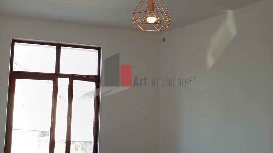 Vila  de inchiriat recent renovata - Poză 12